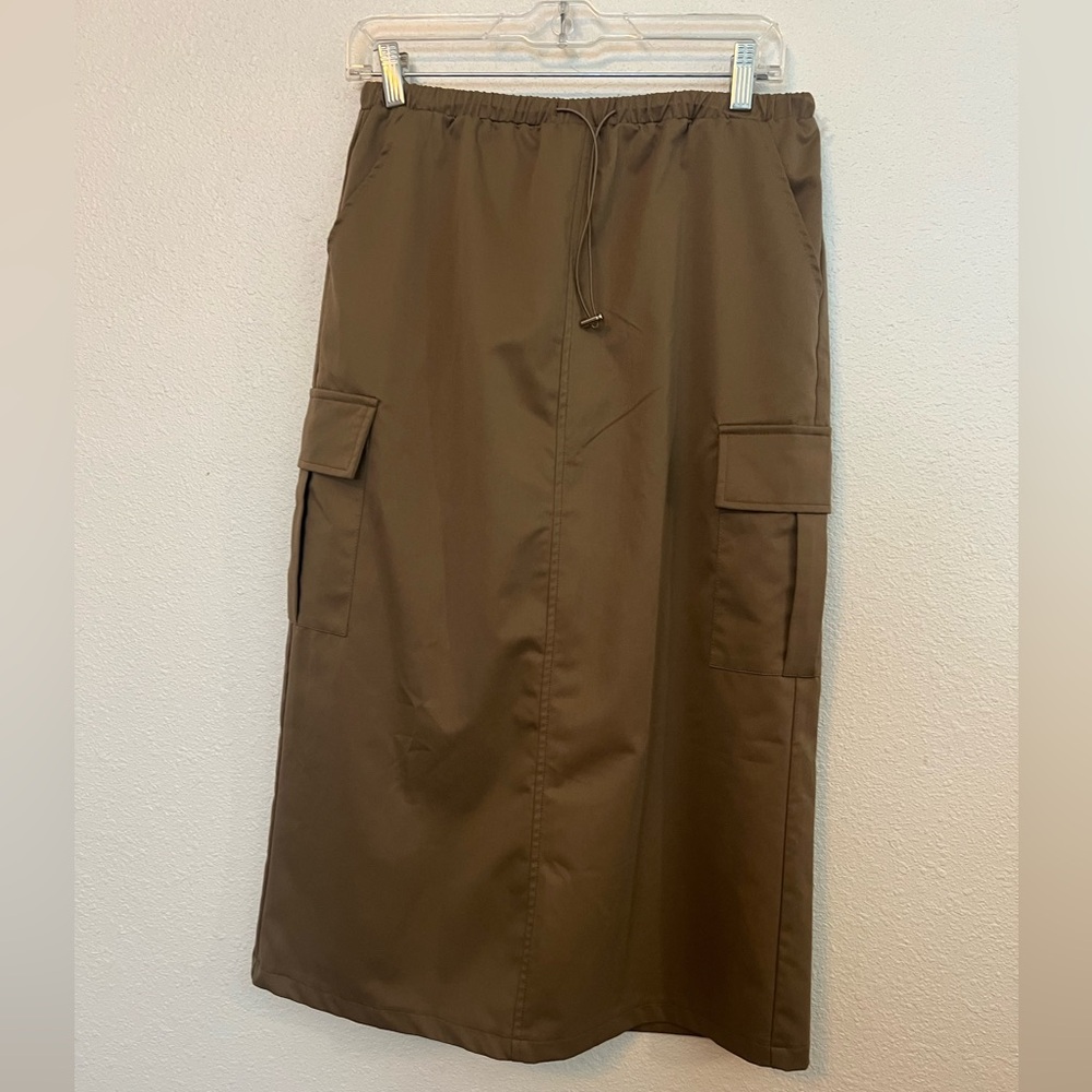 Uodium size medium brown cargo skirt maxi